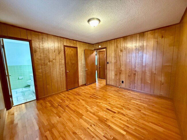 Building Photo - 4 Bedroom/1.5 Bathroom Home in Paragould AR - $1,275/month