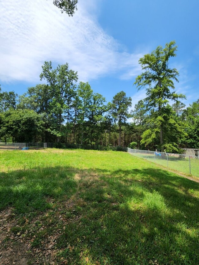 Building Photo - Recently remodeled 3 bedroom, 2 bath brick home