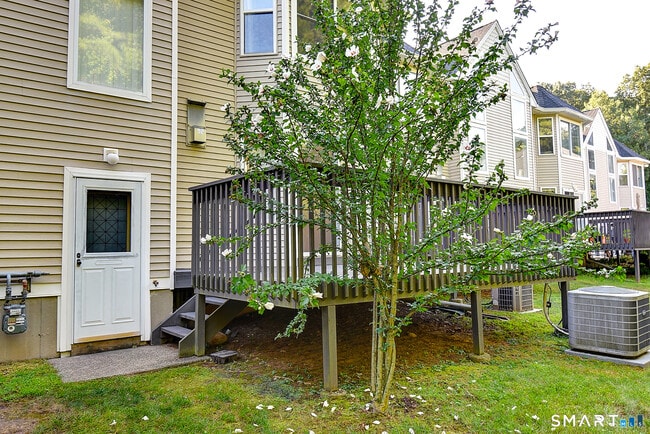 Building Photo - 51 Florence Way