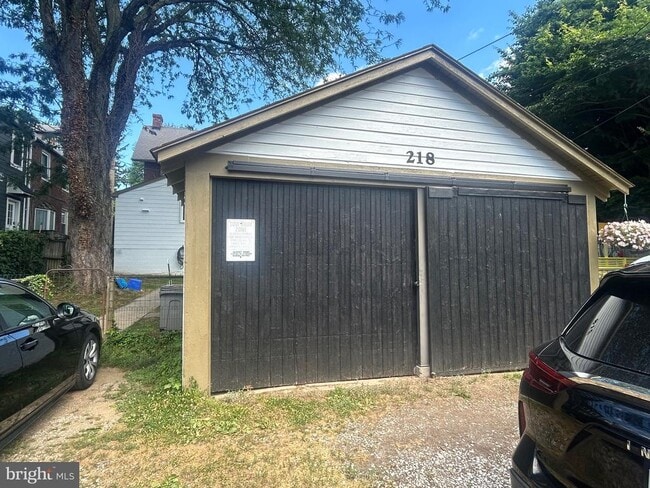 Building Photo - 218 W Barnard St