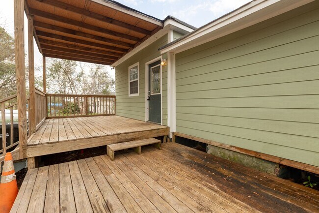 Building Photo - Available Now!  Affordable, Move-In Ready Home close to Interstate & Downtown Columbus.