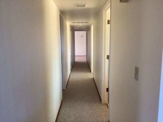 Building Photo - 271 Bowen Ave