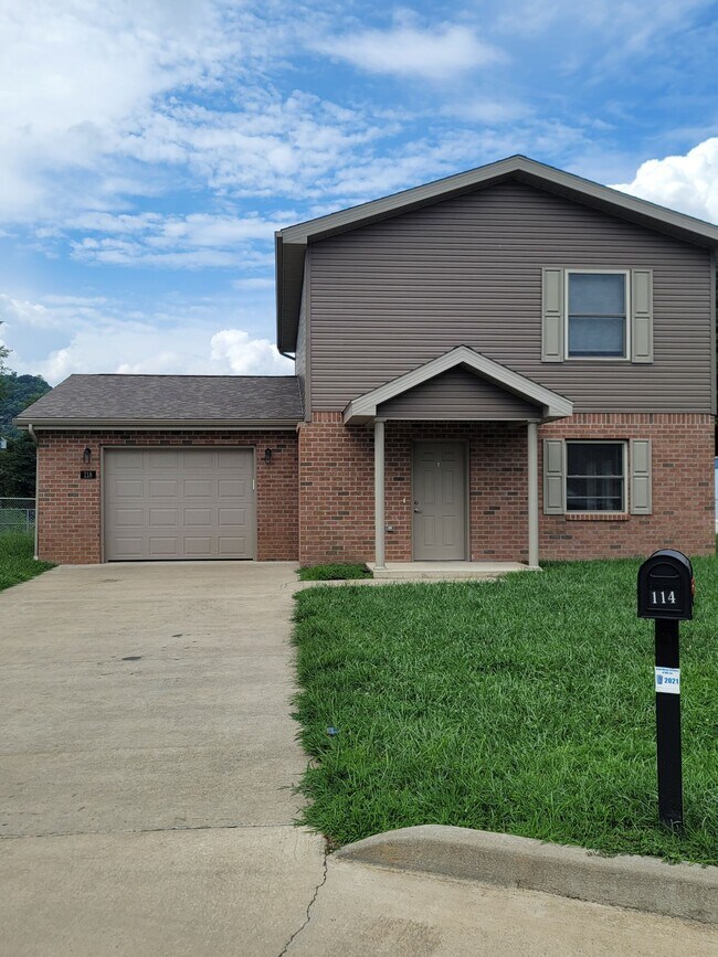 Building Photo - Jaedra View 3 BR Market