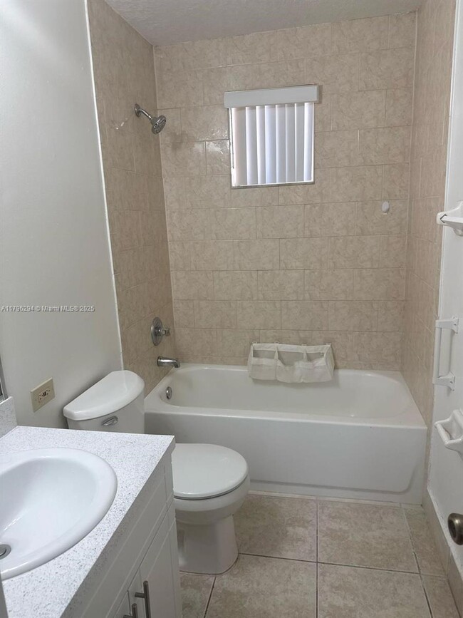 Building Photo - 9847 SW 117th Pl