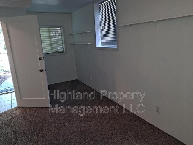 Building Photo - 1000 NE Creston Ln