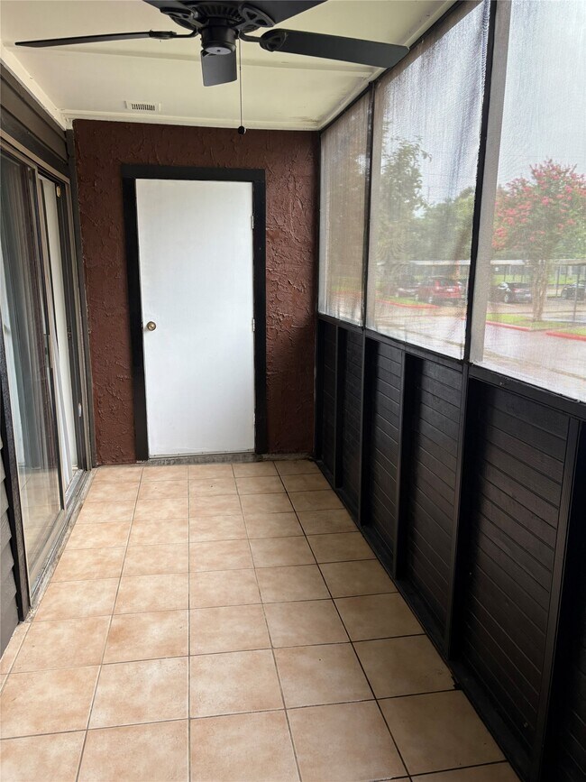 Building Photo - 3055 Walnut Bend Ln