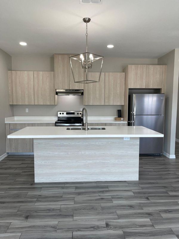 Building Photo - 424-3 1/2 3 1/2 St