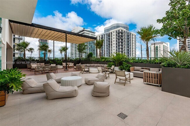 Building Photo - 11 NE 6th St