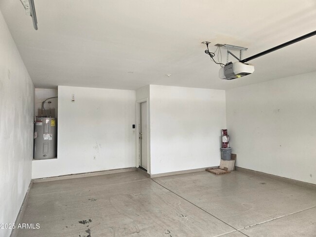 Building Photo - 15736 W Crocus Dr
