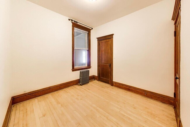 Building Photo - 858 N Wolcott Ave