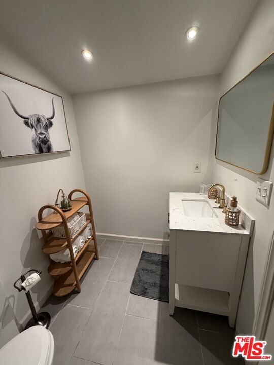 Building Photo - 602-6025 N Maple Dr