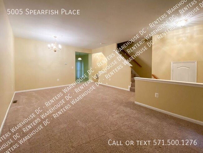 Building Photo - Fresh, Bright 4bd/2 full bath/2 half TH w/...