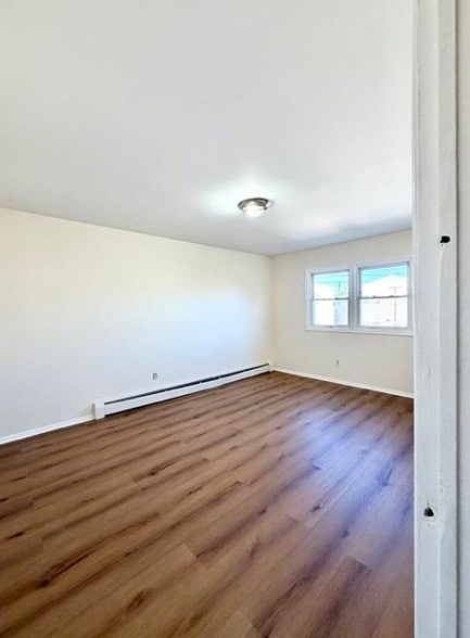 Building Photo - 71 Linnet St