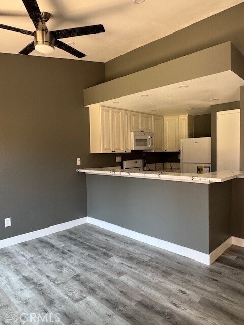 Building Photo - 994 La Costa Dr