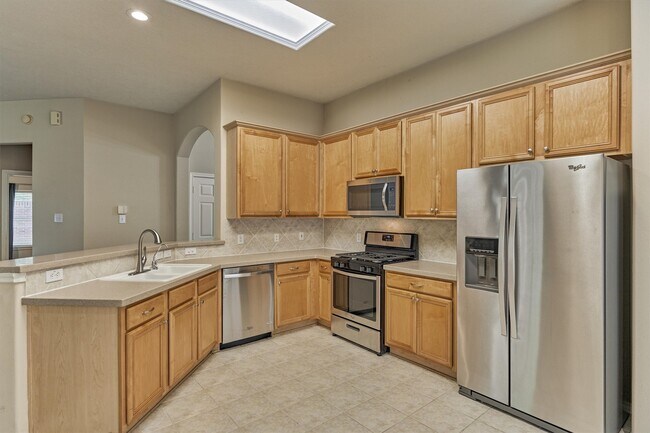 Building Photo - 27 E Russet Grove Cir