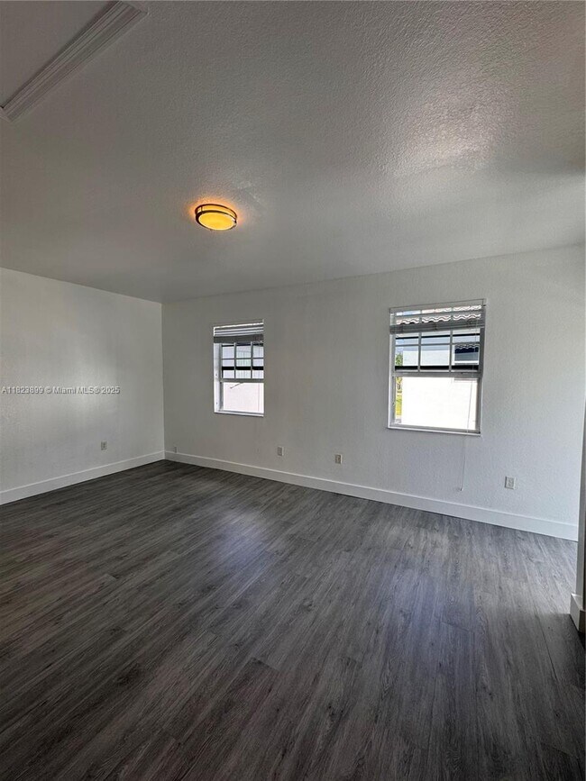 Building Photo - 16934 SW 92nd St Cir