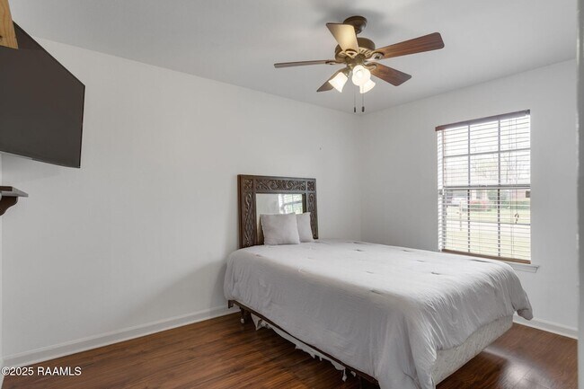 Building Photo - 315 S Philo Dr