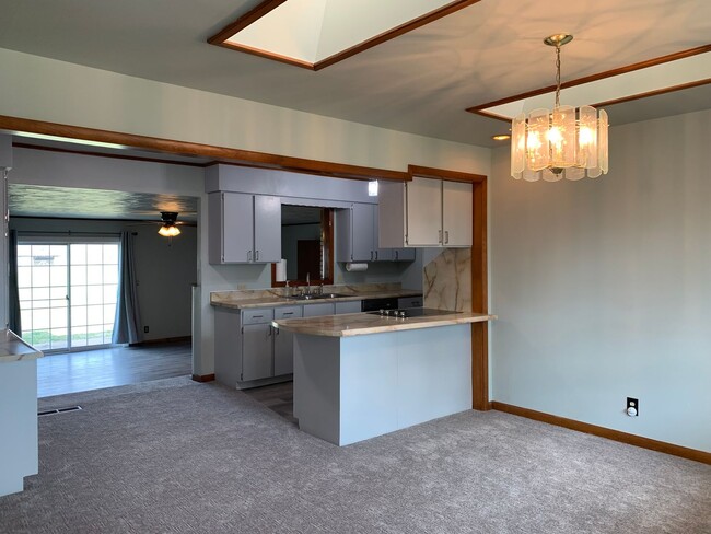 Building Photo - Property on approx 1 acre with lots of upd...