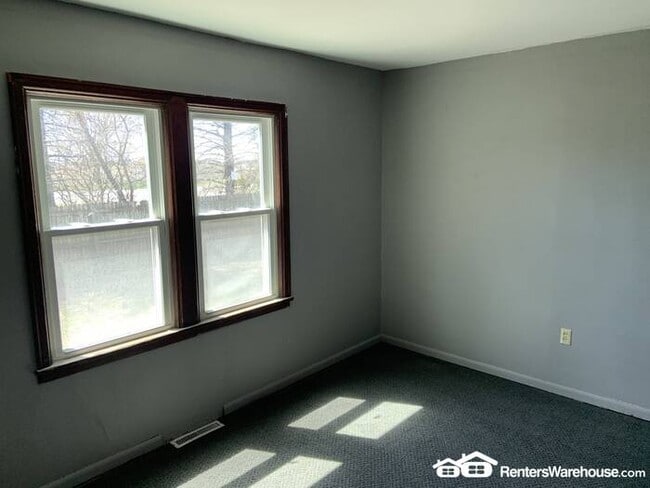 Building Photo - Beautifully Remodeled SFH in Plato Availab...