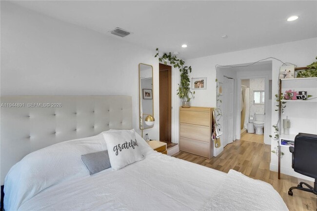 Building Photo - 1450 SW 20th Ave