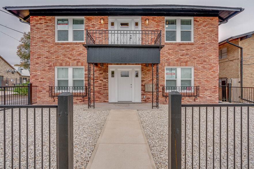 Front - 316 W Cypress St