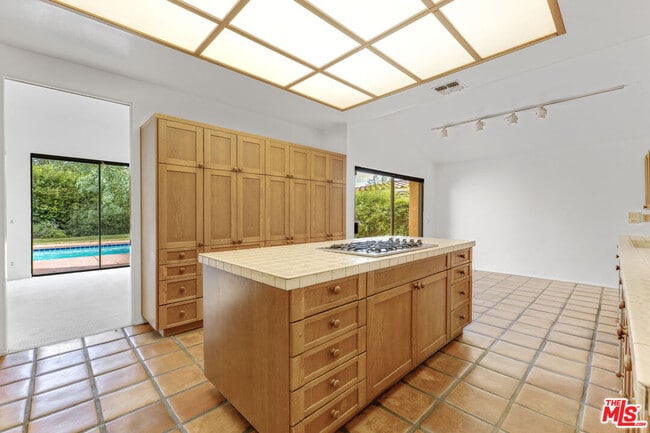 Building Photo - 3516 Malibu Country Dr