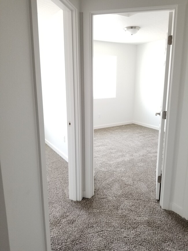 Building Photo - 6925 Hardrock Ct