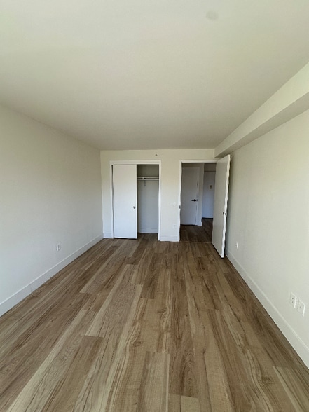 Building Photo - 2-21 Beach 80th St