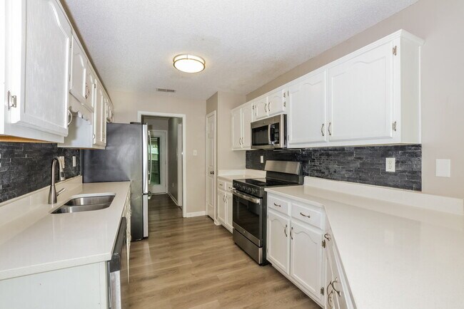 Building Photo - 2827 Fletcher View Dr