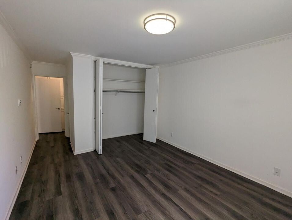 Building Photo - 118 S Wetherly Dr