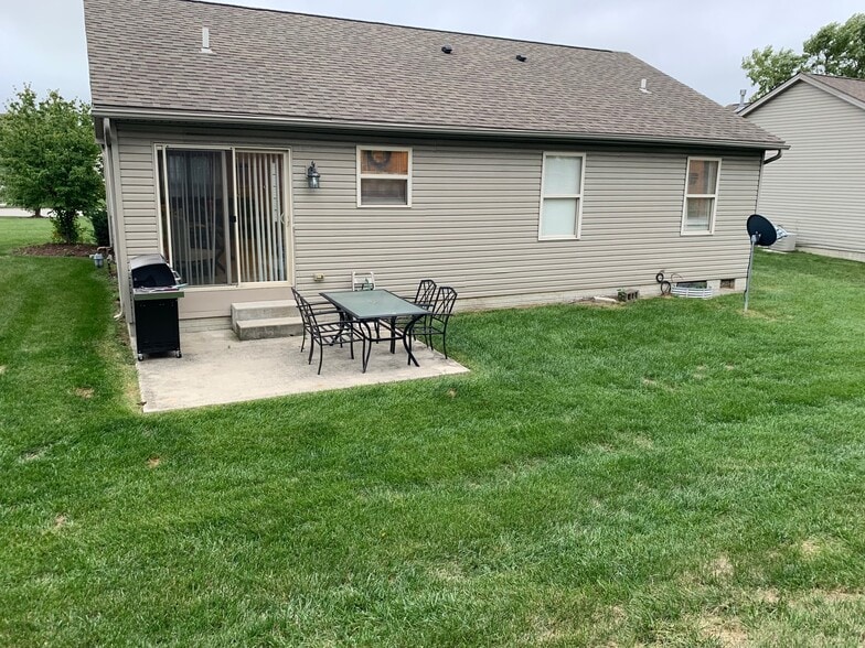 Building Photo - 1547 N Redhawk Dr