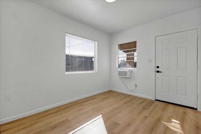 Building Photo - Charming Updated 1-Bedroom Home with Modern Kitchen & Cozy Front Patio