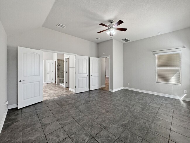 Building Photo - 9002 Monument Parke