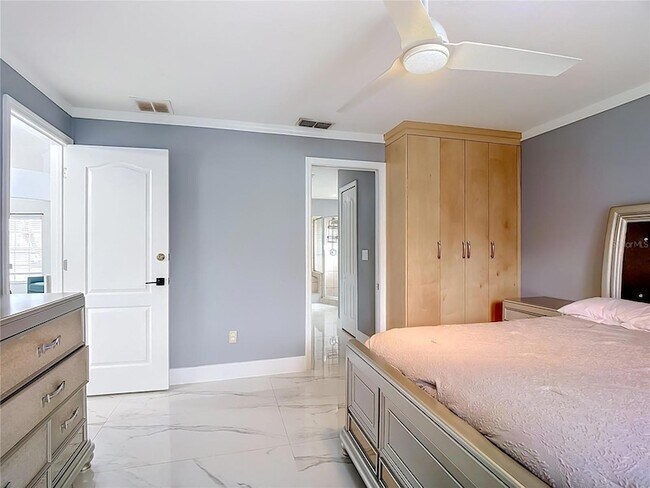 Building Photo - 4934 Lazy Oaks Way