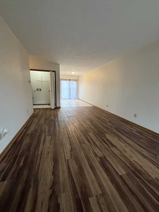 Building Photo - 25 W Collins St