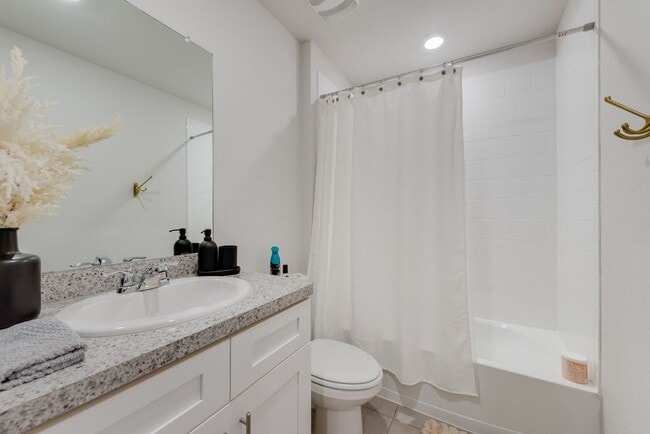 Building Photo - Amazing 4 Bed, 2 Bath Rental Ready for New...
