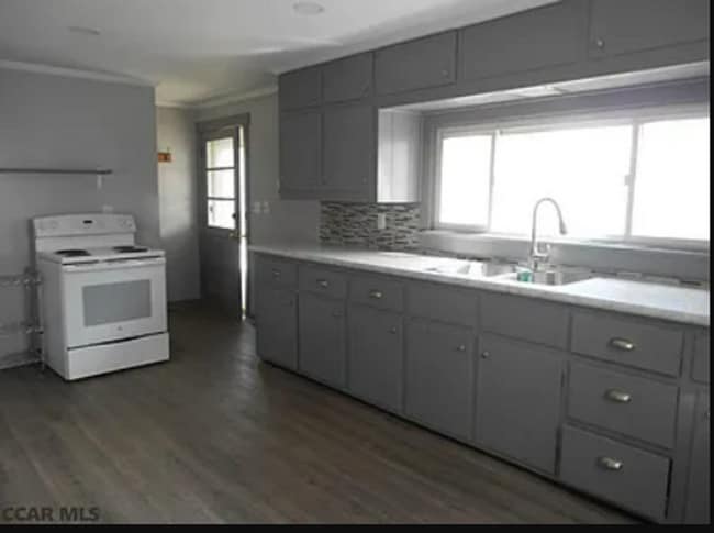 Building Photo - Great 3-Bedroom Home in Centre Hall