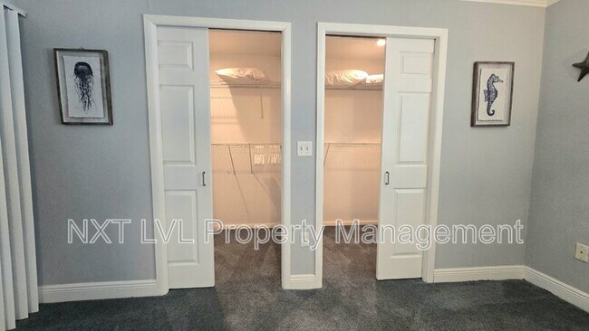 Building Photo - 4123 SW 21st Pl