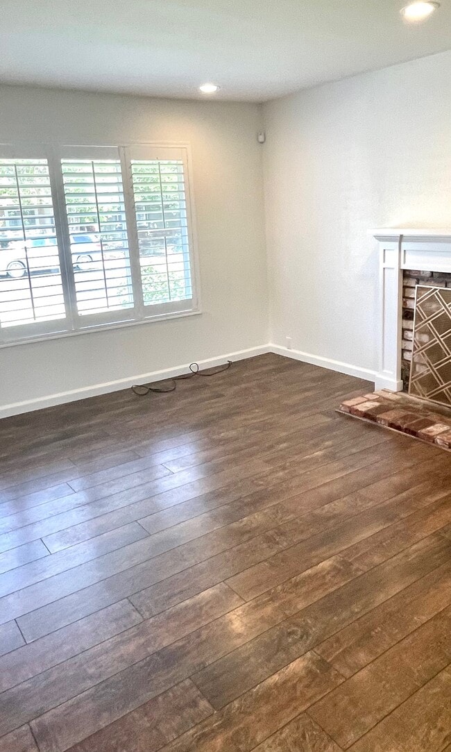 Building Photo - 3554 Kings Canyon Ct