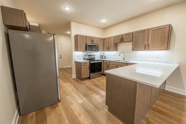 Building Photo - 3 Bed / 2.5 Bath Townhome w/Deck, Walkout Finished Basement, 9' Ceilings, Quartz Tops, Stainless ...