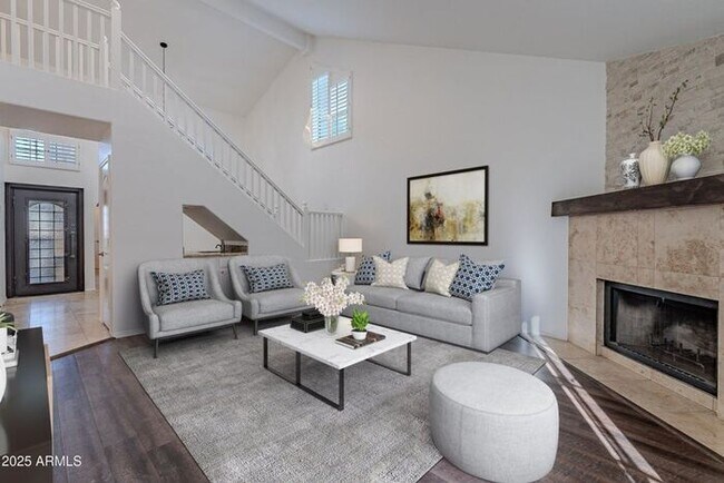 Building Photo - 3-bedroom townhome in great central Phoeni...