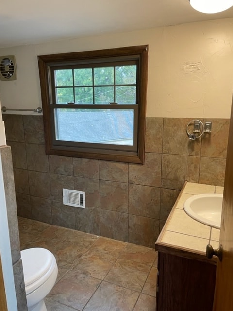 master bathroom - 1919 George Washington Blvd