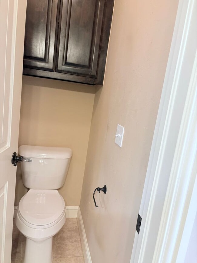 Building Photo - Large four bedroom home in Edmond