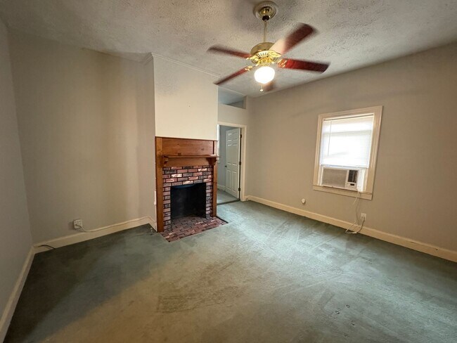 Building Photo - 743 Orange St