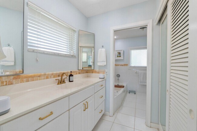 Building Photo - 772 Apple Tree Ln