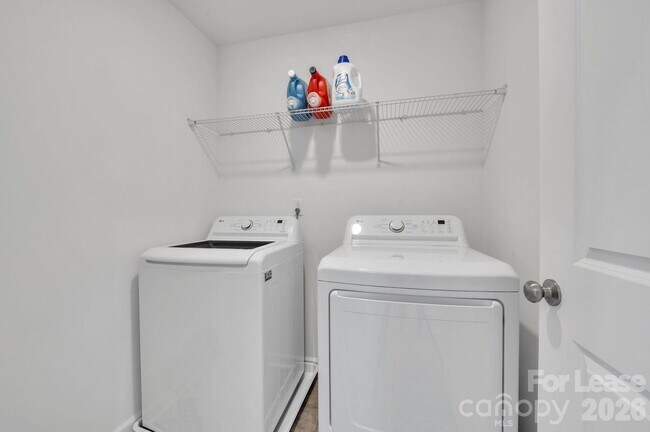 Building Photo - 1940 Highland Park Dr