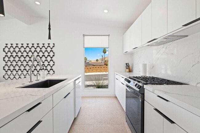 Building Photo - 38951 Bel Air Dr