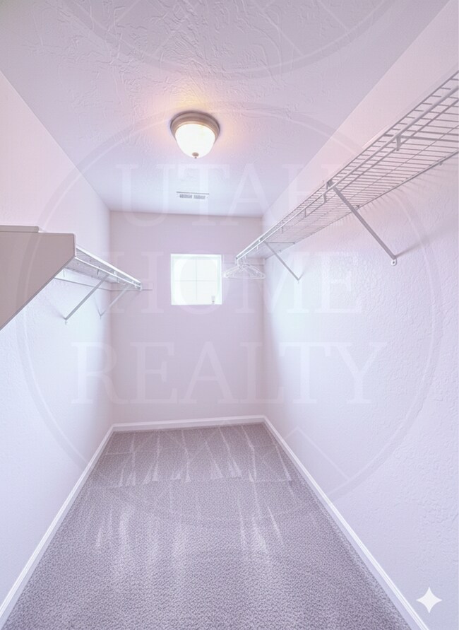 Building Photo - 441 E 260 N