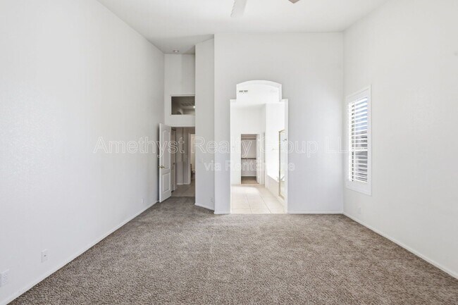 Building Photo - 7017 W Greenbriar Dr