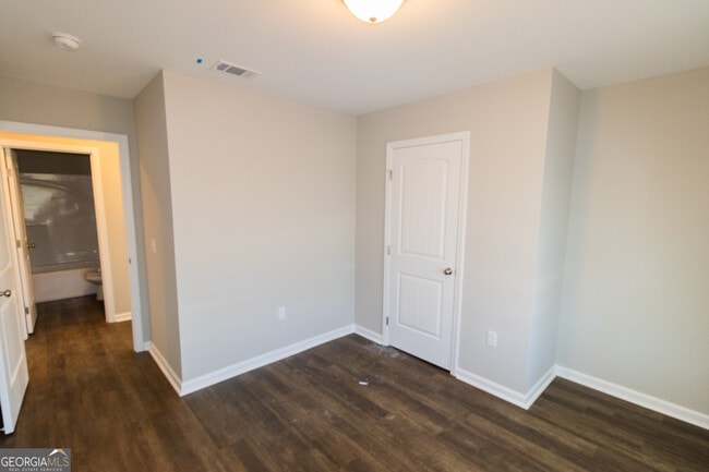 Building Photo - 208 Evans Ter